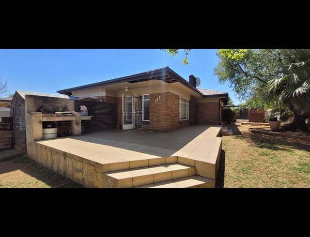 3 BEDROOM HOUSE FOR SALE IN FLORENTIA